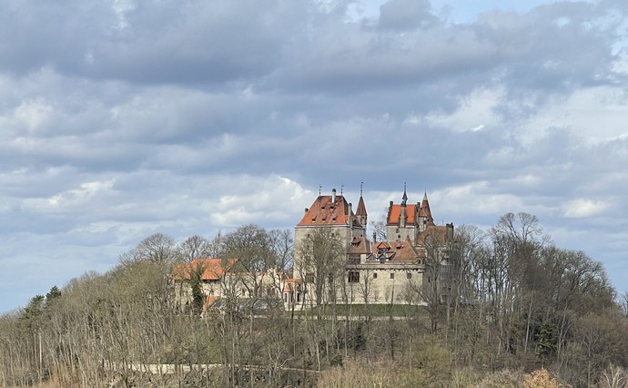 Die Burg Calenberg bei Warburg in ihrem heutigen Zustand.