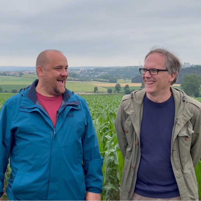 Kim Wegener und Michael Lagers beim Dreh zum YouTube Film über die Holsterburg. (öffnet vergrößerte Bildansicht)